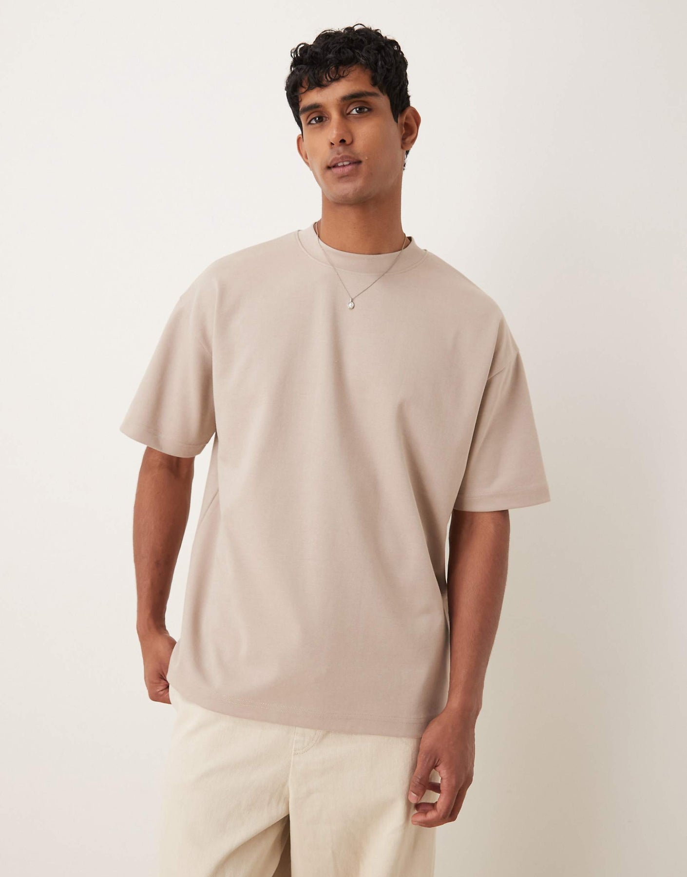 Oversized unisex pale/off-white Tshirt