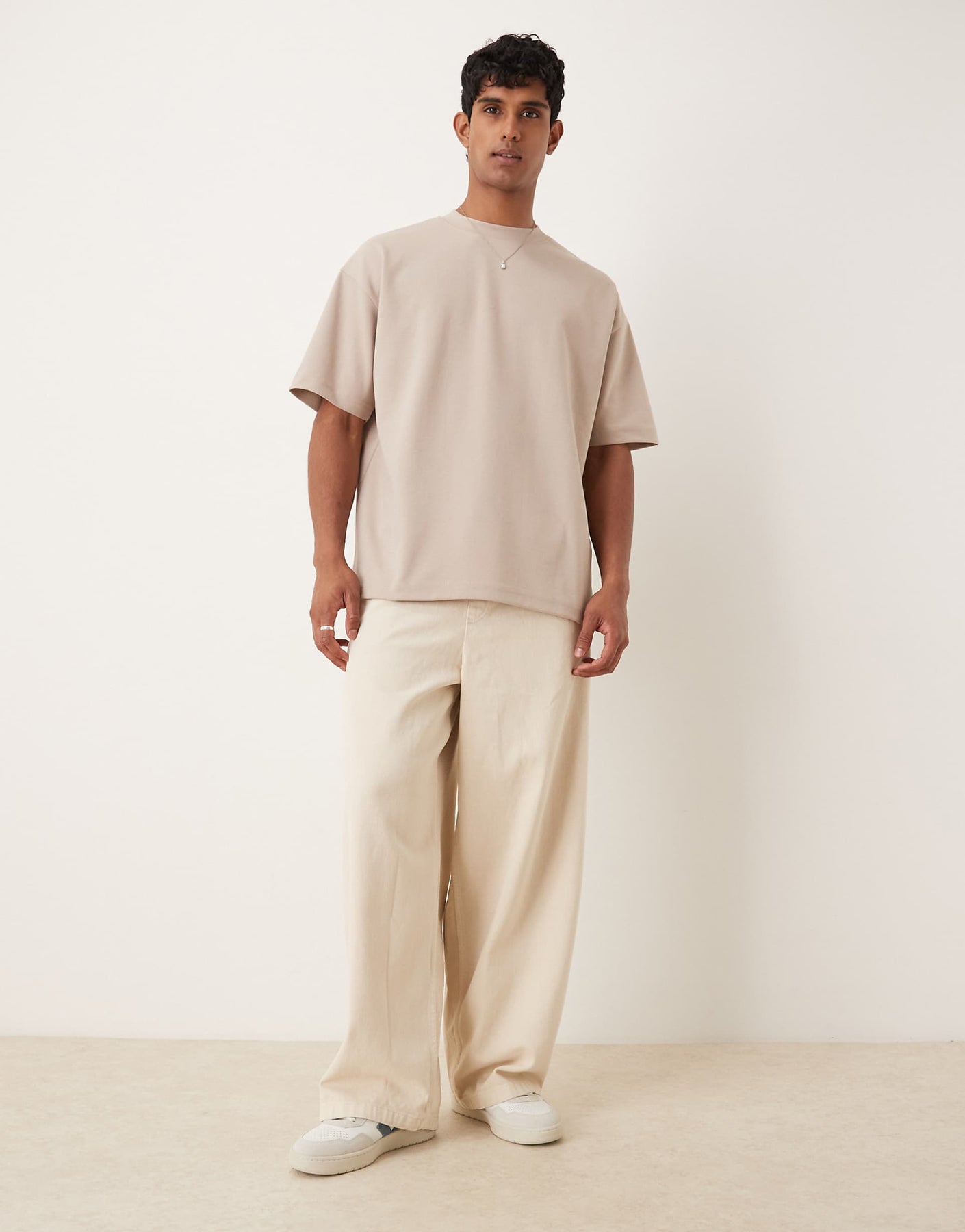 Oversized unisex pale/off-white Tshirt