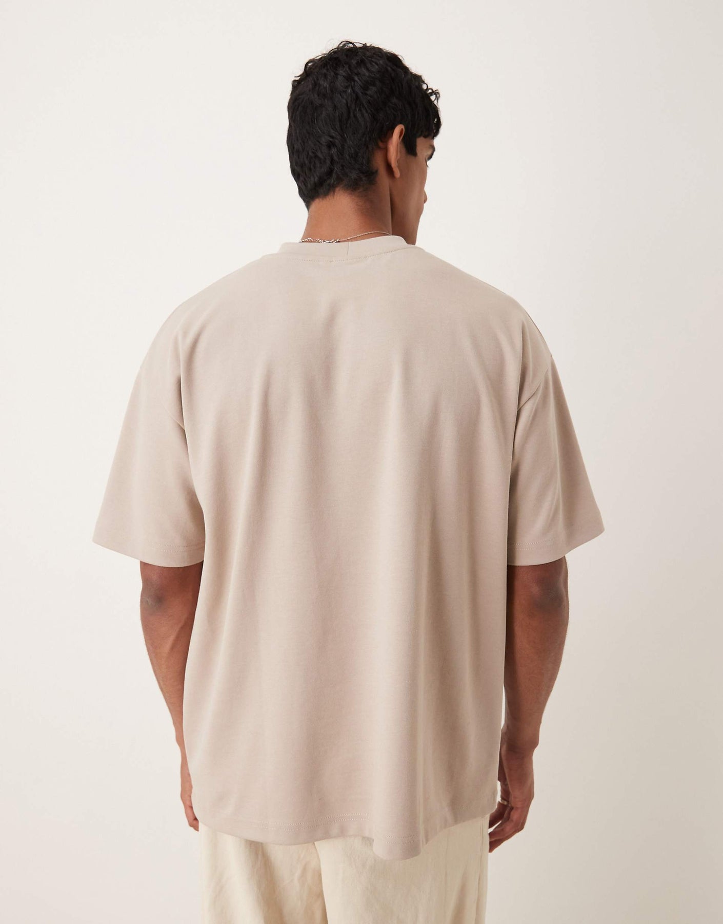 Oversized unisex pale/off-white Tshirt