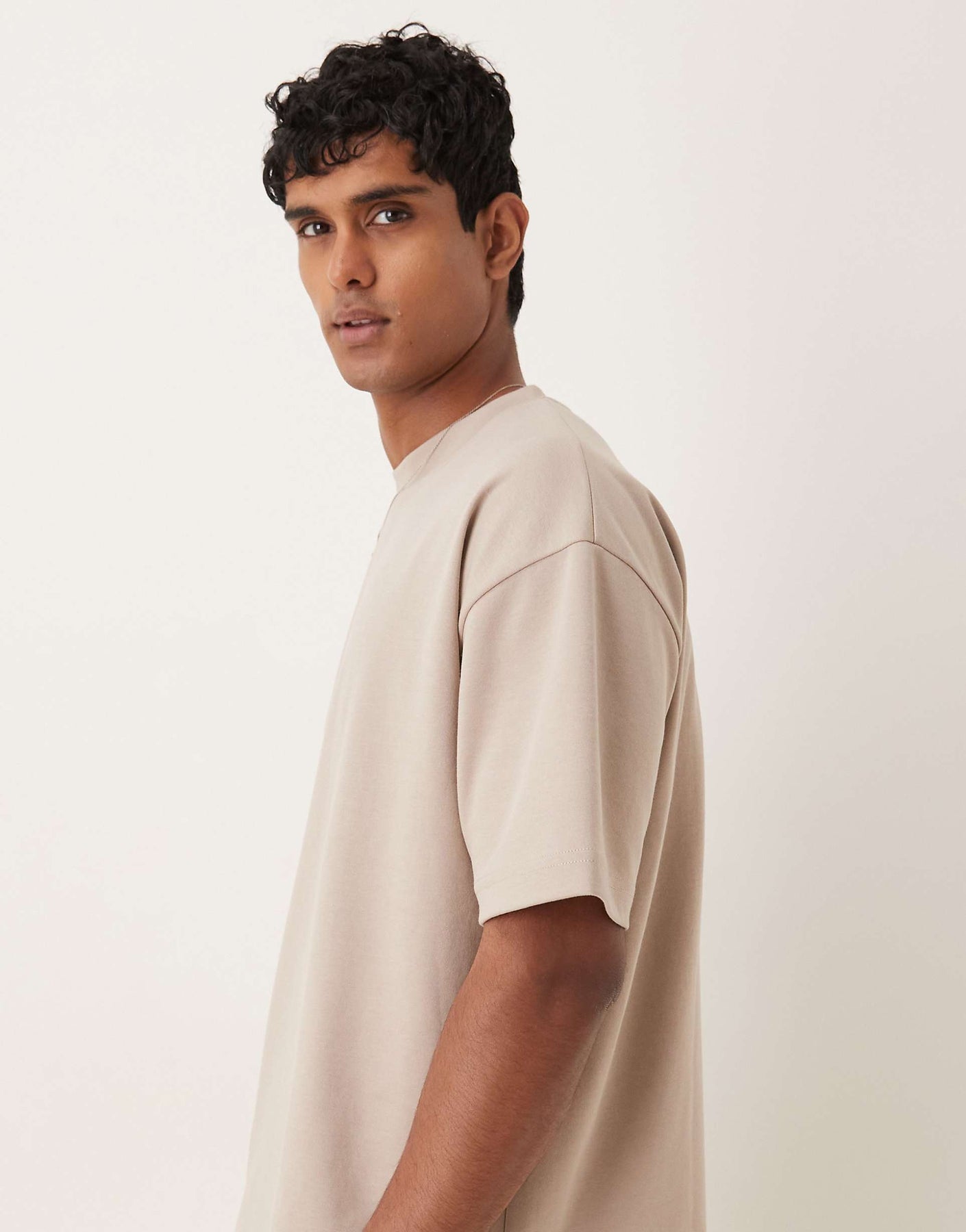 Oversized unisex pale/off-white Tshirt