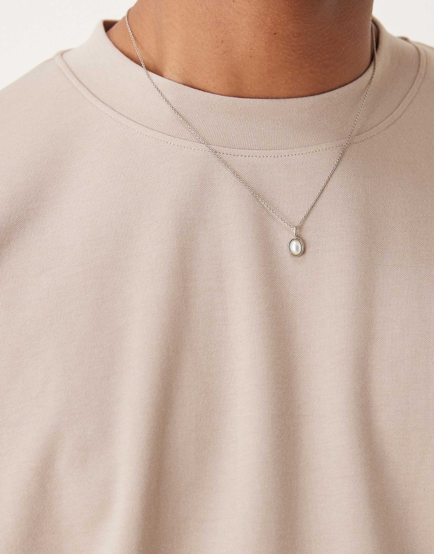 Oversized unisex pale/off-white Tshirt